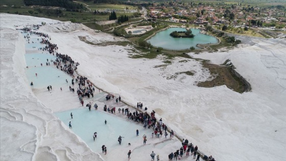 Pamukkale'yi 3 saate 15 bin kişi ziyaret etti