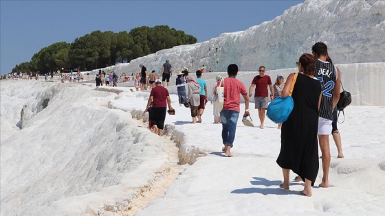 Pamukkale&#039;yi bayramda 20 bin kişi ziyaret etti