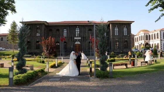 Pandemi sürecinde çiftlerin fotoğraf mekanı tarihi 'İçkale' oldu