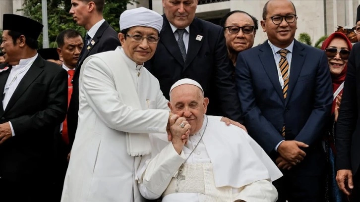 Papa ve Güneydoğu Asya'nın en büyük camisinin başimamı Ömer'den şiddetle mücadele çağrısı