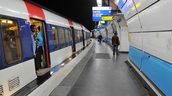 Paris metrosu sular altında