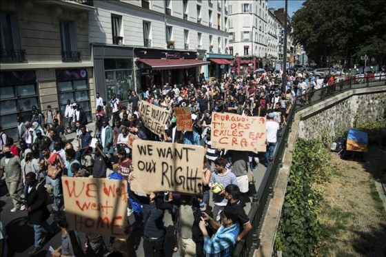 Paris sığınmacılar için yürüdü