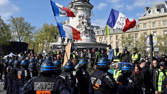 Paris&#039;te polise &#039;ırkçı muamelelerde bulunma&#039; talimatı verildiği iddiası