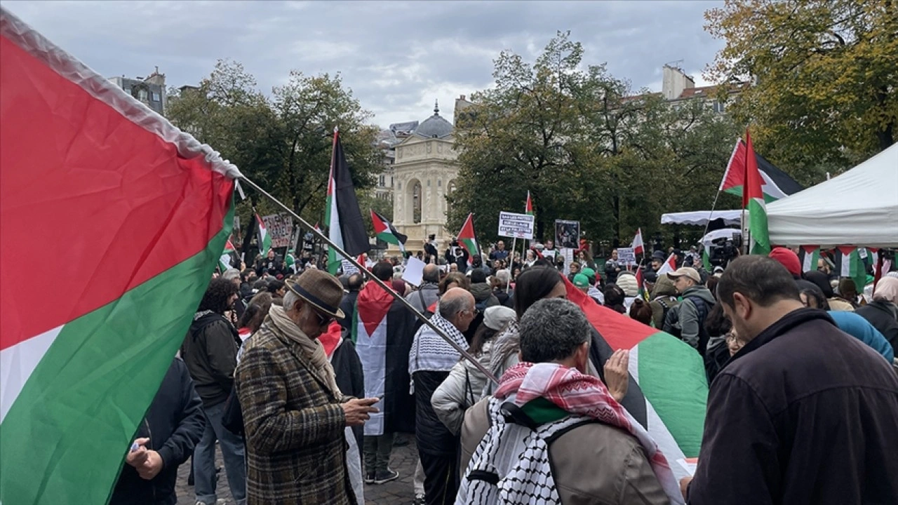 Paris’te Gazze ve Lübnan’a destek gösterisi düzenlendi