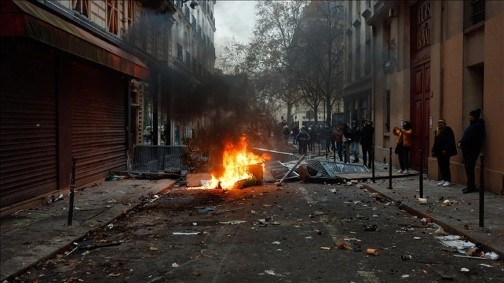 Paris'te terör örgütü PKK'nın şiddet eylemlerine Fransız basınından tepki