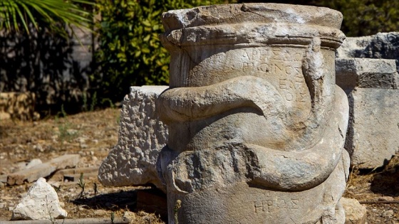 Patara'da 2 bin yıllık 'yılan figürlü sunak' bulundu