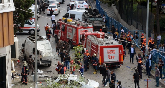 Patlamanın olduğu cadde trafiğe açıldı