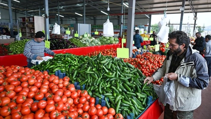 Pazarcık'ta hayatın normale dönmesi için çalışmalar sürüyor