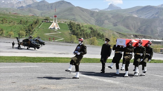 Pençe-Yıldırım operasyonlarında şehit olan asker için Hakkari'de tören düzenlendi