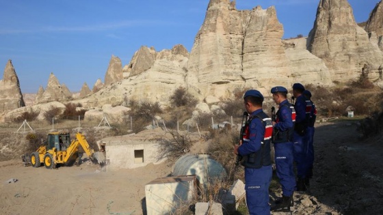 Peribacaları arasındaki kaçak yapılar yıkılıyor