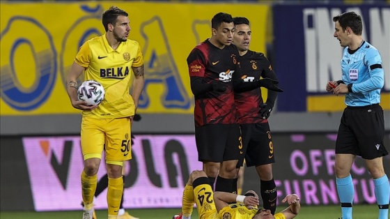 PFDK, Galatasaraylı futbolcu Mustafa Muhammed'e 1 maç men cezası verdi