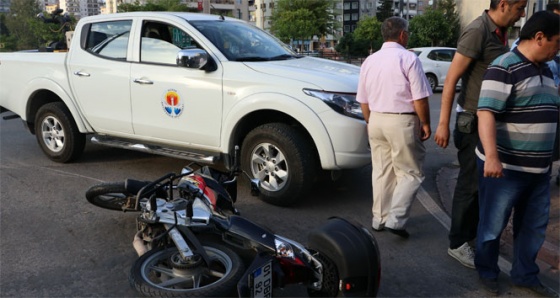 Pikap ile polis motosikleti çarpıştı: 2 polis yaralı