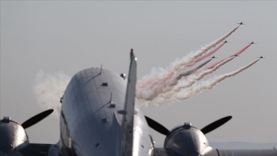 Pilotlar Sivrihisar'da gökyüzünü renklendirdi