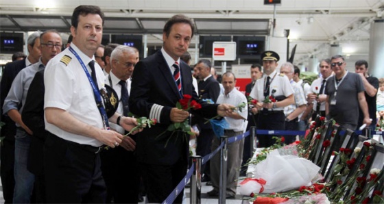 Pilotlar ve hostesler terörü lanetledi