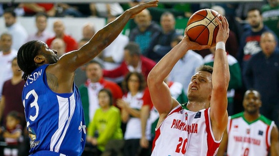 Pınar Karşıyaka, Fraport Skyliners'i farklı yendi