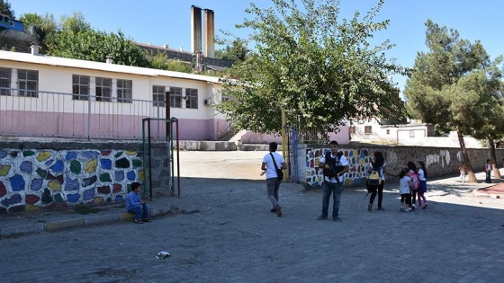 PKK'lı teröristler okula el yapımı patlayıcı bırakmış