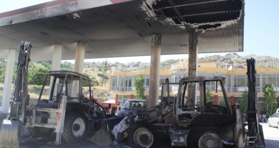PKK'lılar iş makinelerini ateşe verdi
