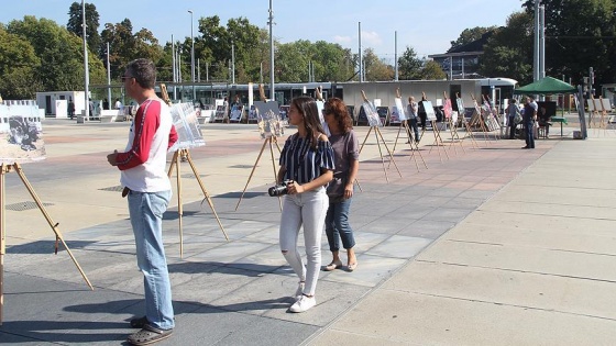 PKK yandaşları AA fotoğraflarının sergilendiği meydanda gösteri yaptı