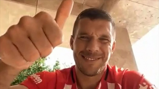 Podolski'den çocuklara 'Yıldız bir kere kayar ve onu yakalamalısınız' tavsiyesi