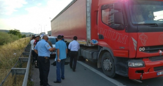 Polis ekibine TIR çarptı: 1 polis şehit