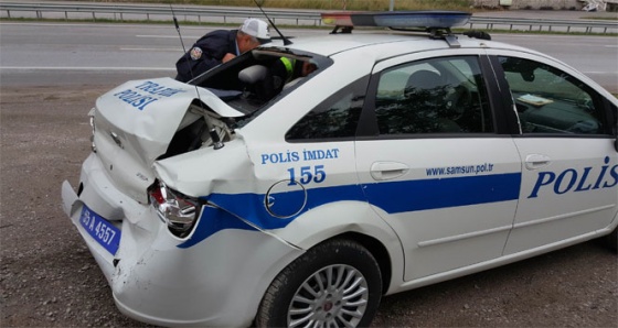 Polis otosuna TIR çarptı: 2 polis yaralı