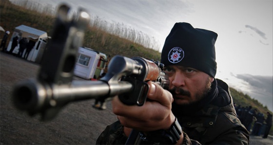 Polis ve bekçilere komando eğitimi