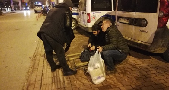 Polisin dikkati sonucu defineciler kazamadan yakalandı