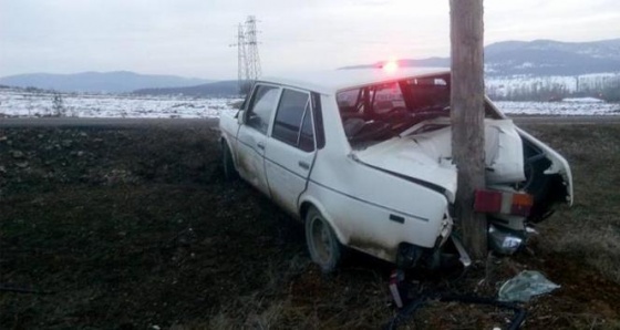 Polisin ‘dur’ ihtarına uymayan sürücü direğe çarptı