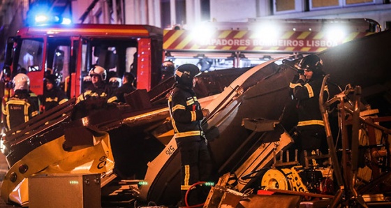 Portekiz'de tramvay devrildi: 28 yaralı