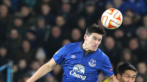 Premier Lig'in en fazla forma giyen oyuncusu Gareth Barry, futbolu bıraktı