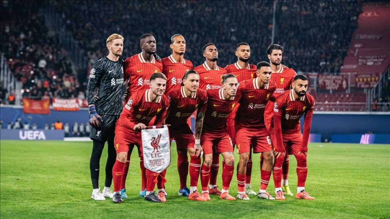 Premier Lig'in zirvesindeki Liverpool puan farkını açmaya başladı