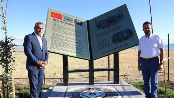 Prof. Dr. Dursun'un mezarından alınan toprak Van'da kaza yaptığı alana bırakıldı