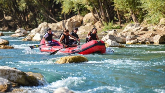 'Raftingin kardelenleri' şampiyonluk için Munzur Çayı'nın hırçın sularında kürek çeki