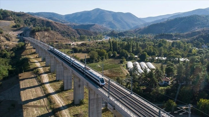 Ramazan Bayramı ve okullardaki ara tatil öncesinde trenlerde kapasite artırıldı