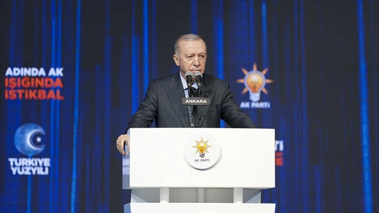 Recep Tayyip Erdoğan yeniden AK Parti Genel Başkanı seçildi