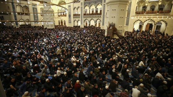 Regaib Kandili'nde Çamlıca Camii'ne yoğun ilgi