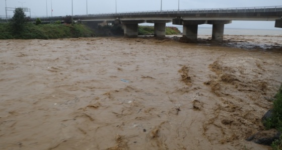 Rize’de dereler taştı