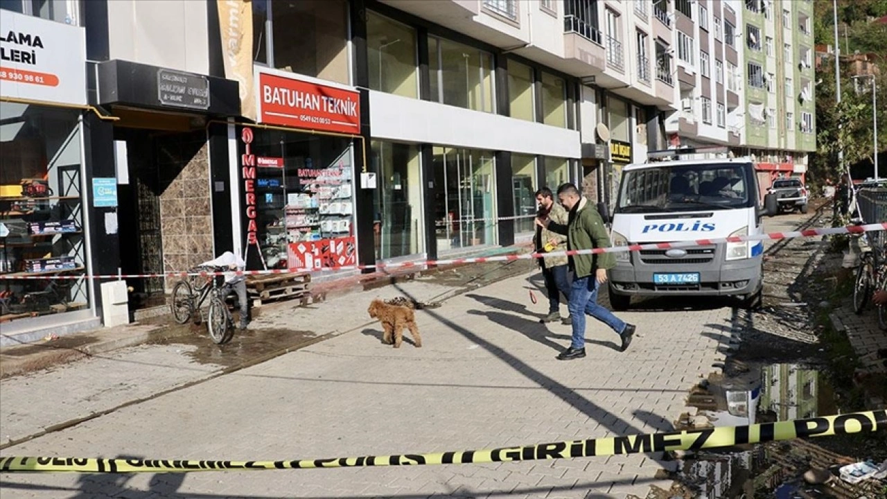 Rize'de heyelan anındaki panik bir evdeki kamera sistemiyle görüntülendi