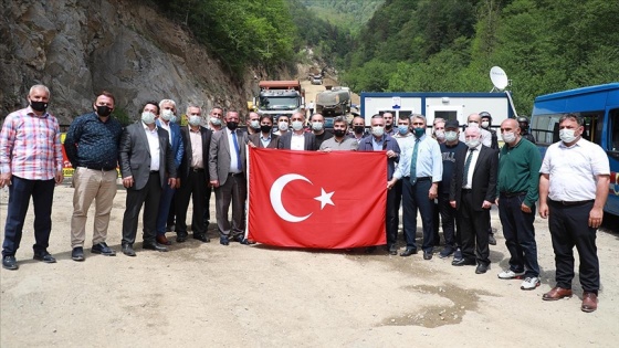 Rize&#039;de sivil toplum kuruluşlarından İkizdere&#039;de yapılacak taş ocağına destek