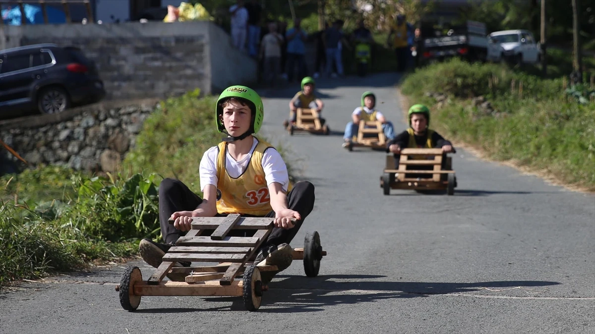 Rize'de tahta arabalar 'Laz Ralli'de yarıştı