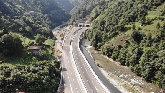 Rize&#039;nin ulaşım standardı yeni yol ve tünellerle yükseliyor