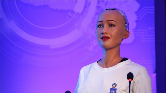 Robot 'Sophia' bir dil daha konuşacak