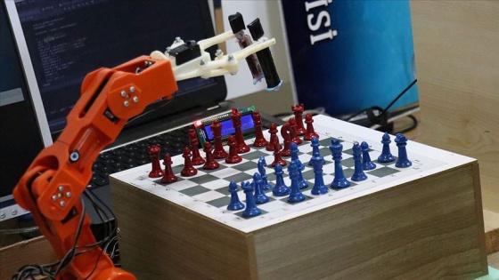 Robotik kol 'Çolak' satrançta rakip tanımıyor