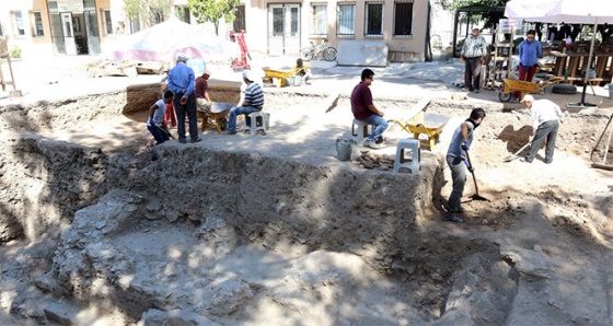 Roma dönemine ait tapınağın altından tarih fışkırıyor