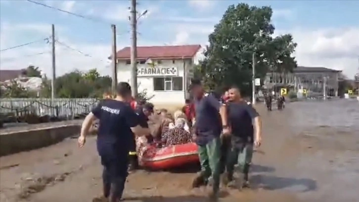 Romanya'daki sel felaketinde 4 kişi hayatını kaybetti, binlerce ev zarar gördü