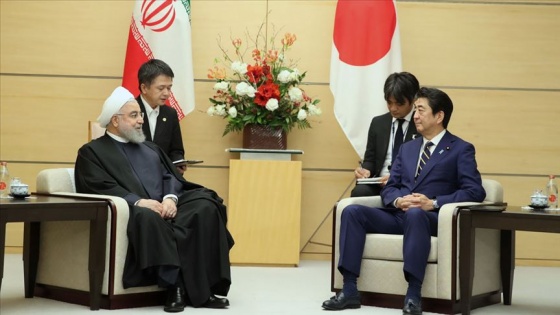 Ruhani, Japonya'da Abe ile bir araya geldi