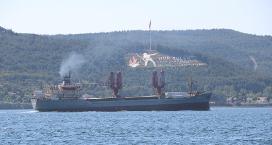 Rus askeri kargo gemisi boğazdan geçti