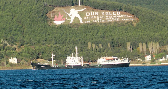 Rus askeri tankeri Çanakkale Boğazı’ndan geçti