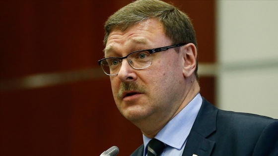 Rus Senatör Kosaçev: Amerikan demokrasisi her iki ayağının üzerinde topallıyor