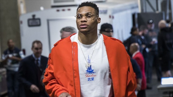 Russell Westbrook'tan uzaktan eğitim alan öğrencilere 650 bilgisayar